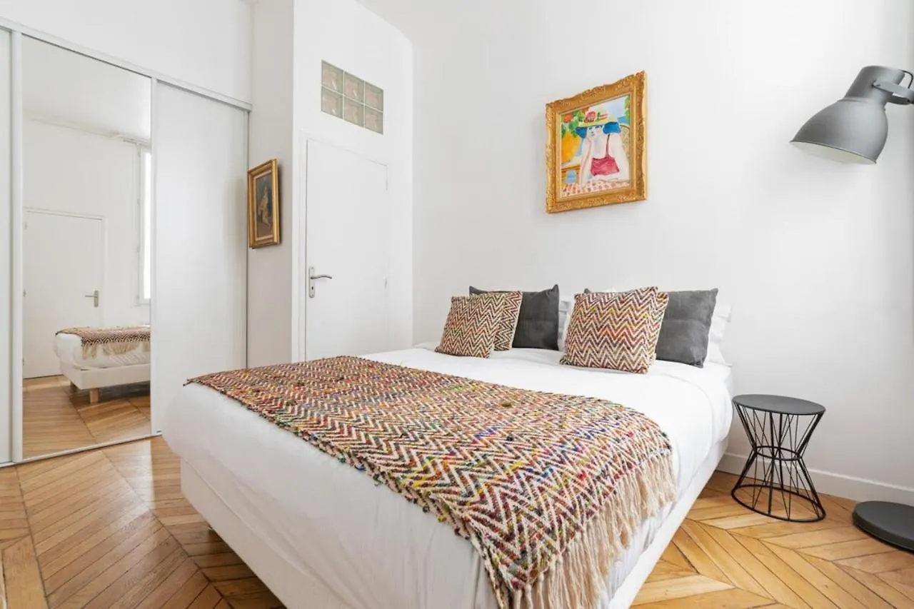 Brand New Apartments Near Louvre And Opera Paříž 0*,  Francie