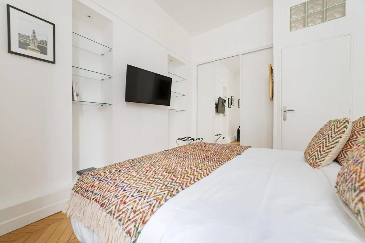 Brand New Apartments Near Louvre And Opera Paříž