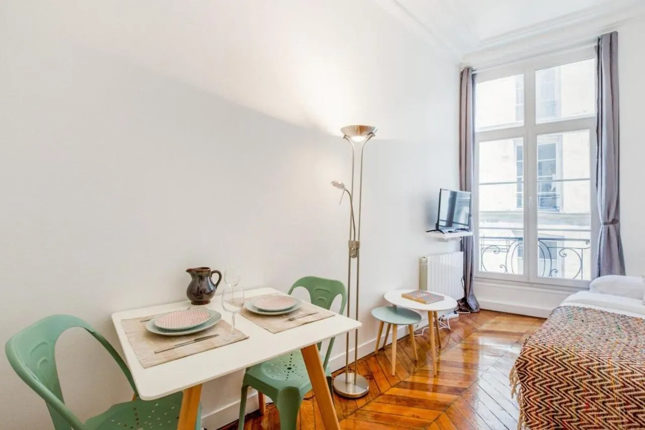 Brand New Apartments Near Louvre And Opera Paris 0*,