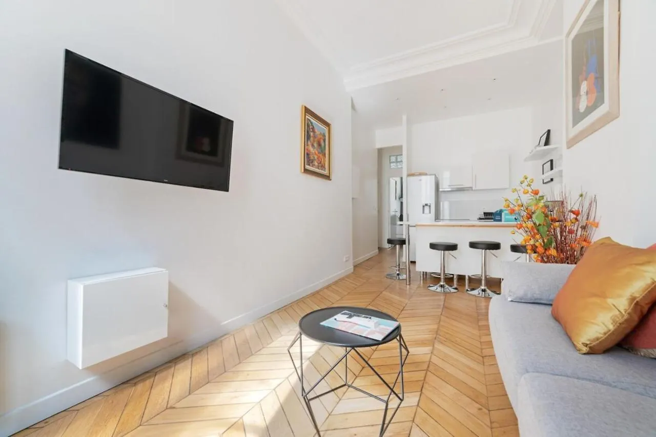 Brand New Apartments Near Louvre And Opera Paris