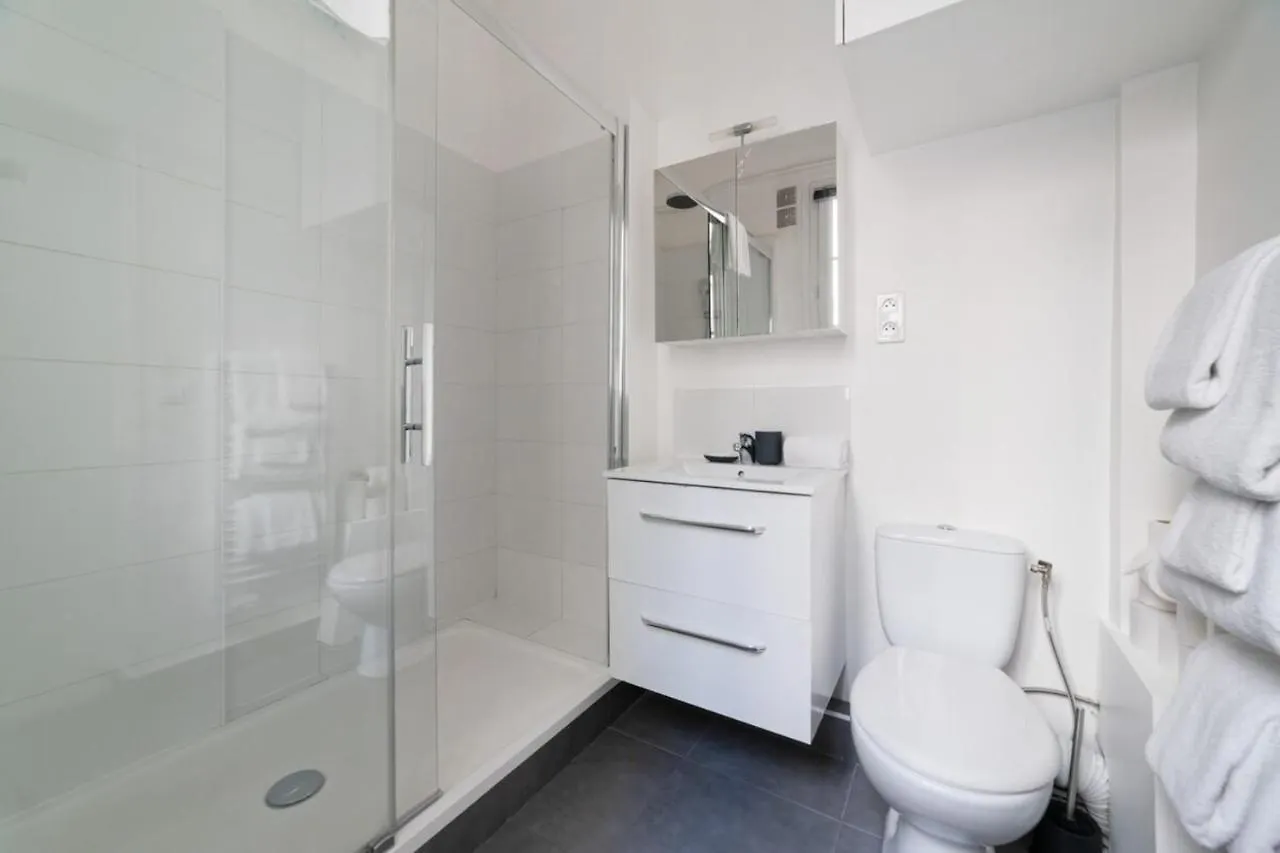 Brand New Apartments Near Louvre And Opera Paris 0*,