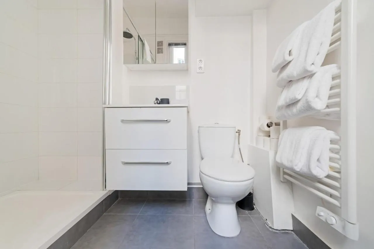 Brand New Apartments Near Louvre And Opera Paris